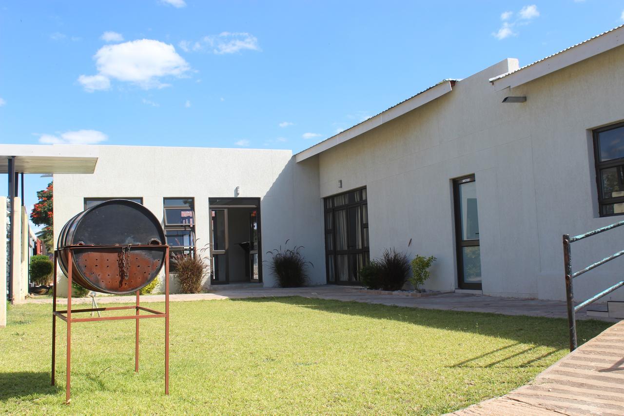 Tsumeb Guesthouse Kamho Экстерьер фото